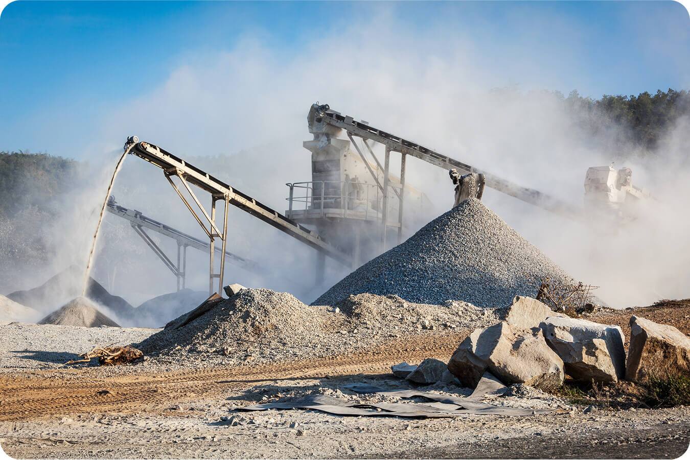 gravel and rock crushing plant dusty environment