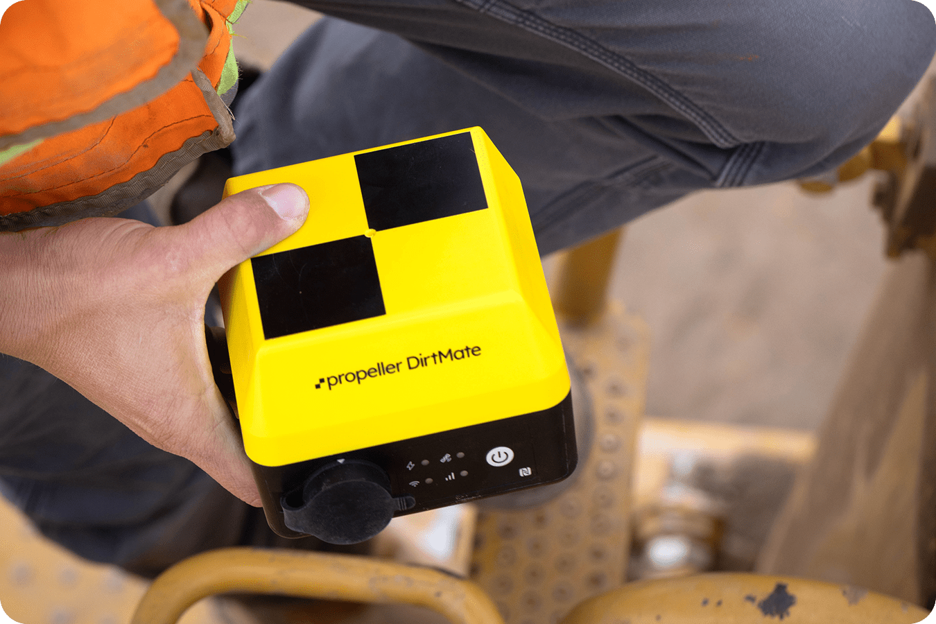 DirtMate GNSS Receiver for Progress Tracking